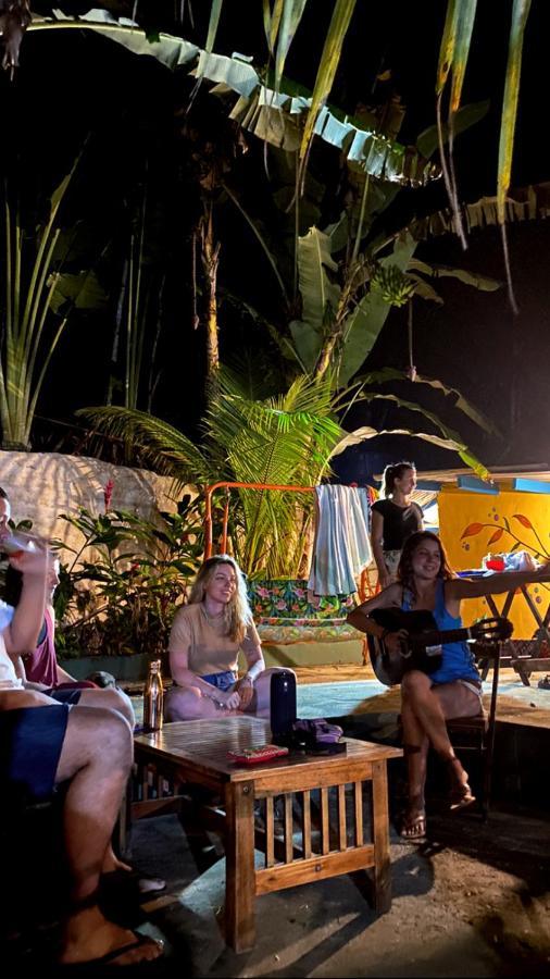 Sintonia Surf Hostel E Bar Ubatuba Buitenkant foto