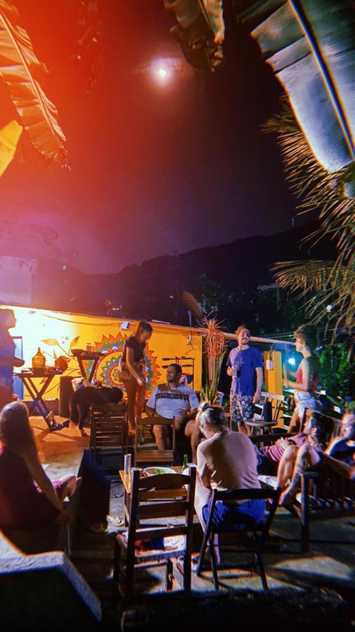 Sintonia Surf Hostel E Bar Ubatuba Buitenkant foto